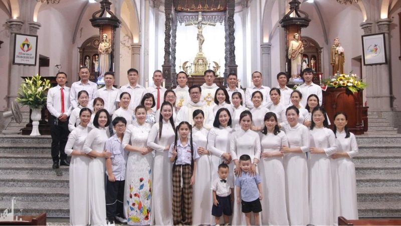 CÙNG BƯỚC  ĐI TRONG ÁNH SÁNG ĐỨC TIN
