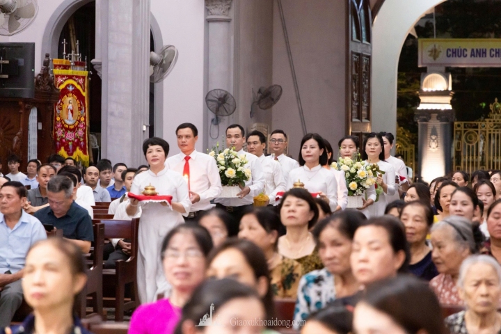 ĐỂ KHÔNG AI BƯỚC ĐI MỘT MÌNH